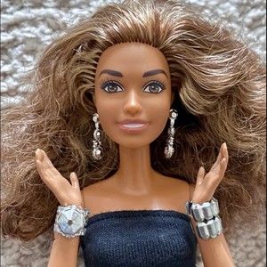 Meet your Posher, Edmee